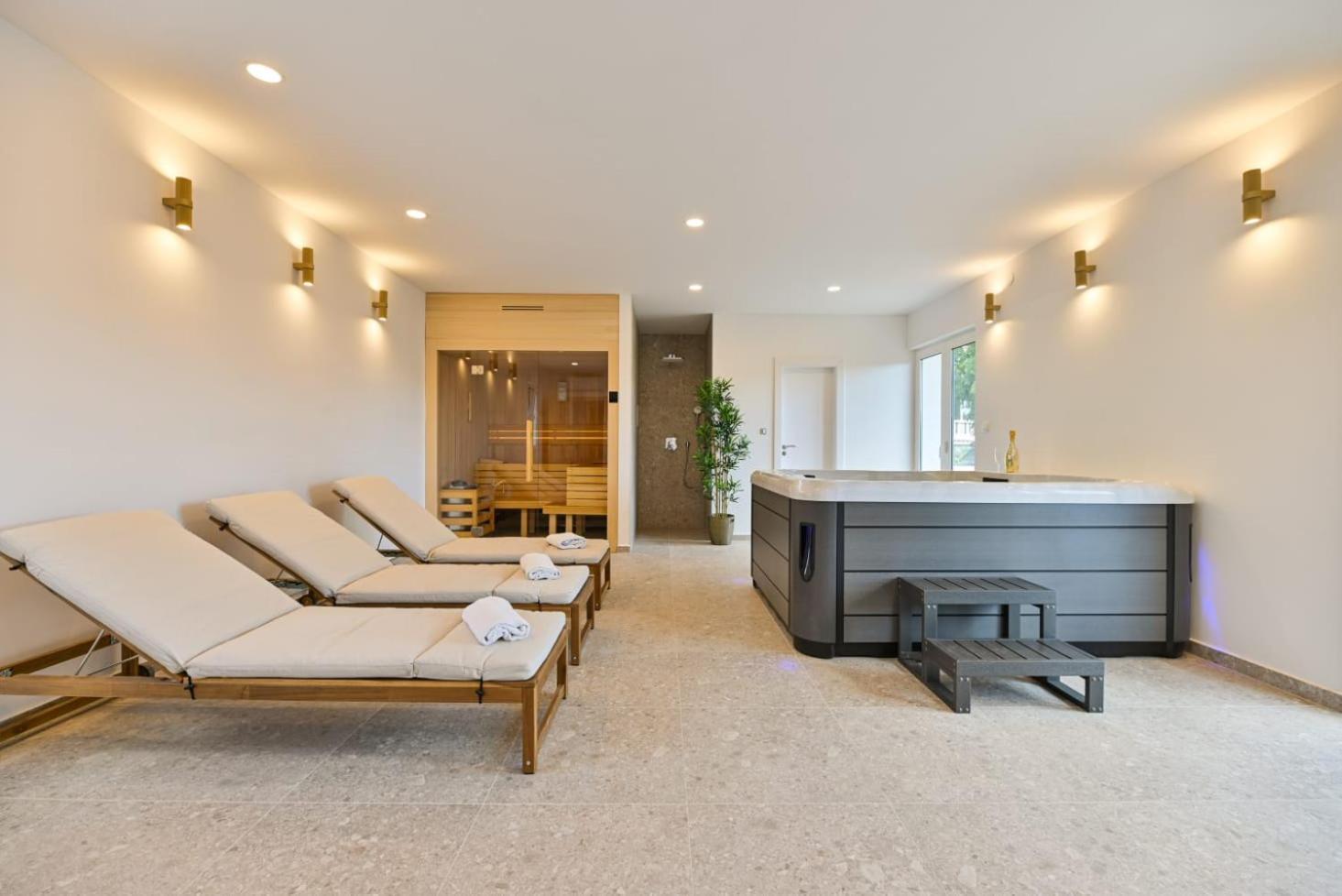 Villa Rozana - Beachfront Wellness Retreat سيغيت فغانييتْسا المظهر الخارجي الصورة
